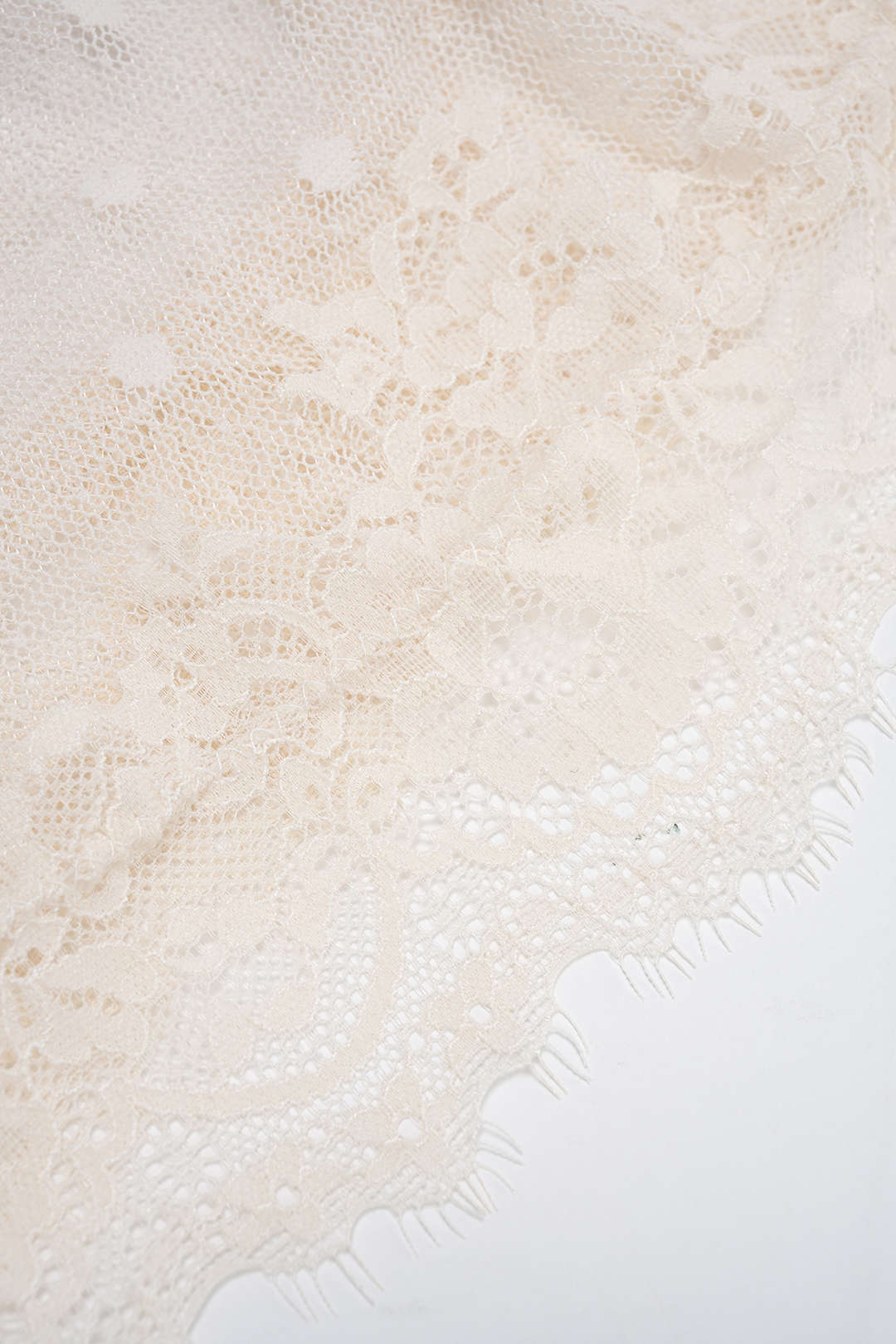 Contrast Polka Dots Lace Cami Top - Image 4