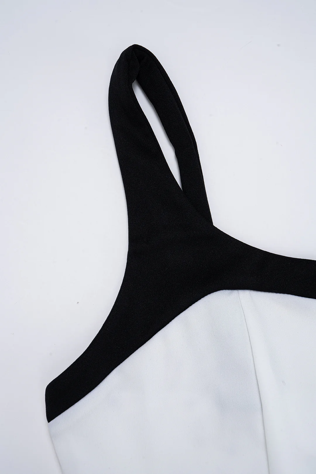 Color-Blocked U-Neck Sleeveless Cami Top - Image 3