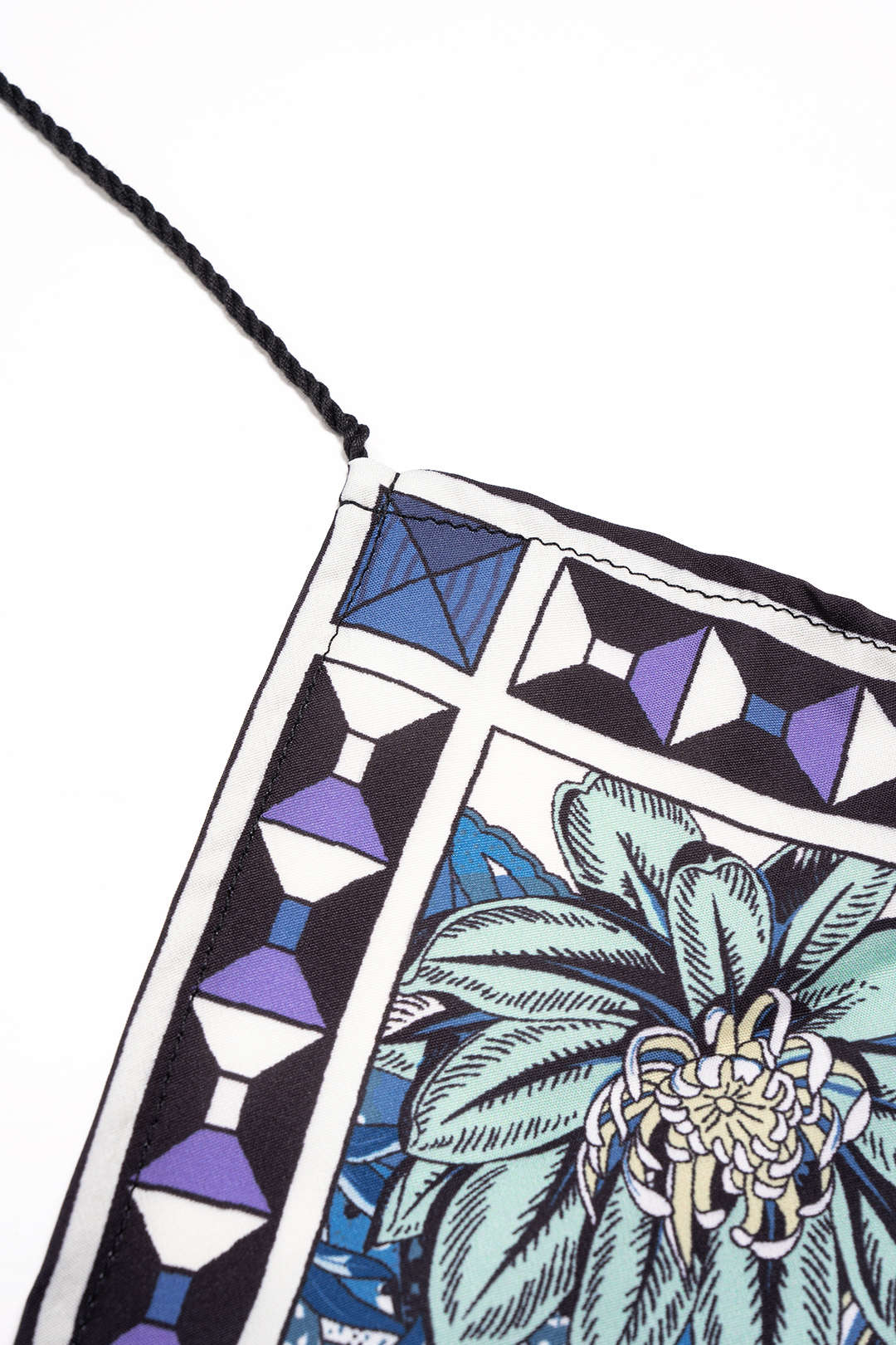 Geometric Leaves Print Halter V-Neck Tie-Up Cami Top - Image 4