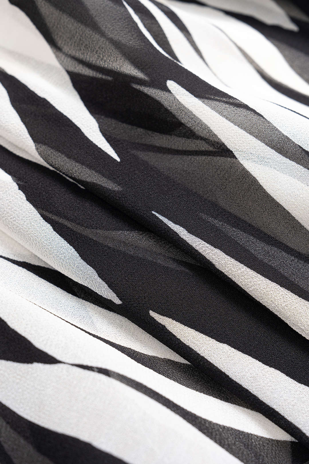 Zebra Stripe Print V-Neck Belted Short-Sleeve Shirt - Image 4