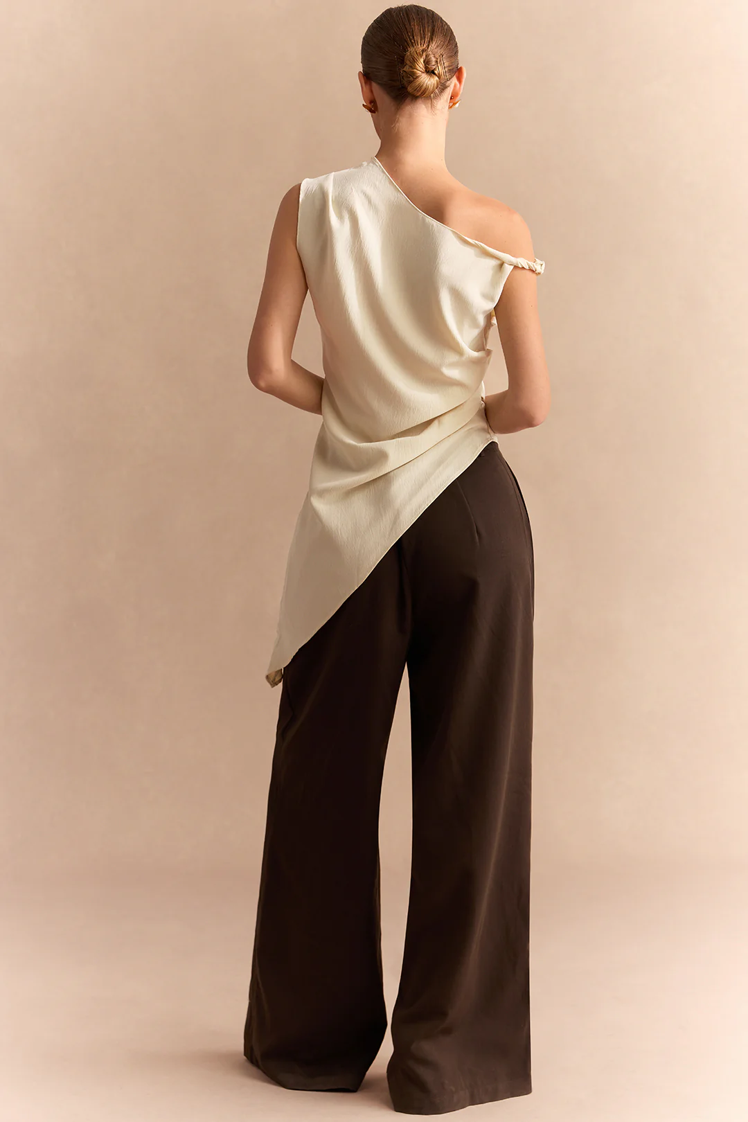 One Shoulder Asymmetrical Twist Knot Ruched Sleeveless Shirt - Image 5