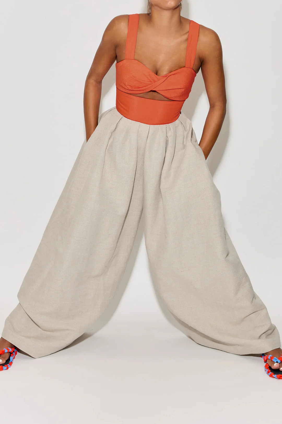 Contrast Cut Out Twist Knot Sleeveless Jumpsuit - Image 3