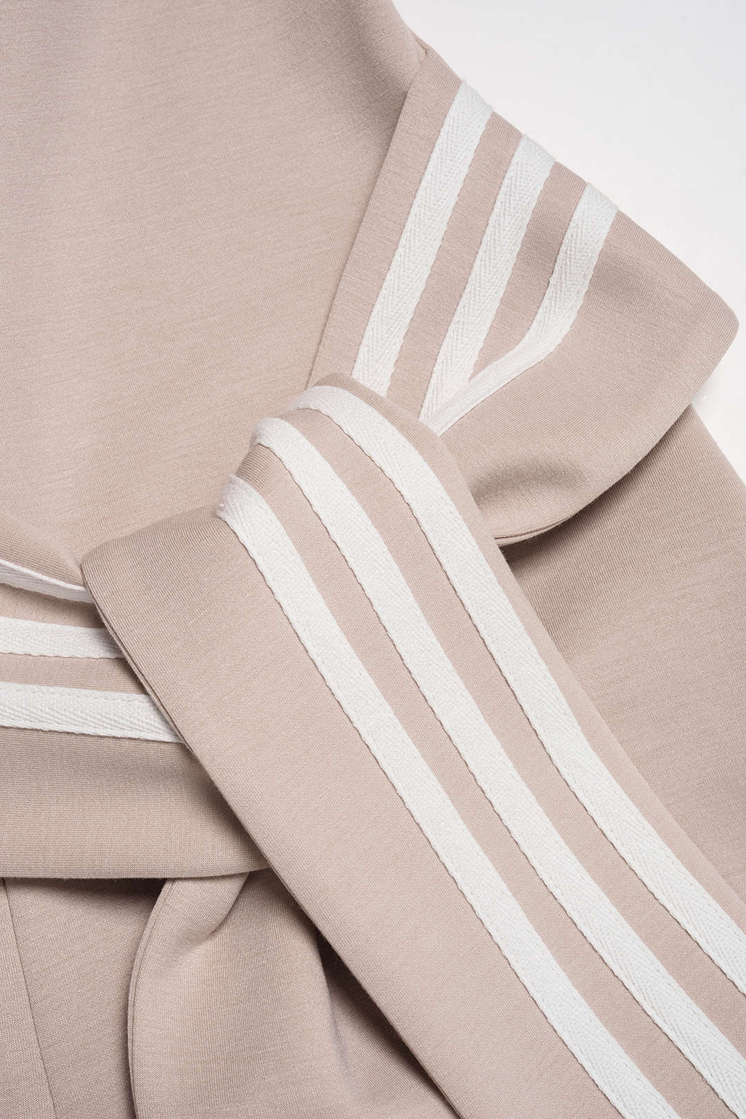 U-Neck Contrast Striped Tie-Up Zipper Barrel Jumpsuit - Image 4